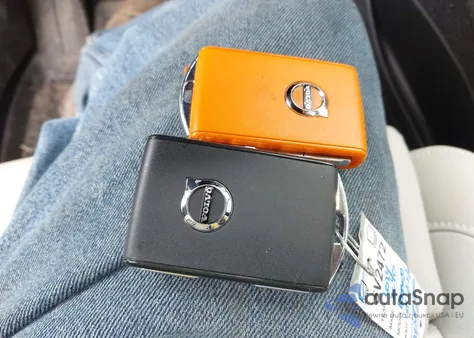 2024 Volvo Xc40 B5 Ultimate Bright Theme из США, поврежденный, VIN YV4L12UF3R2260539